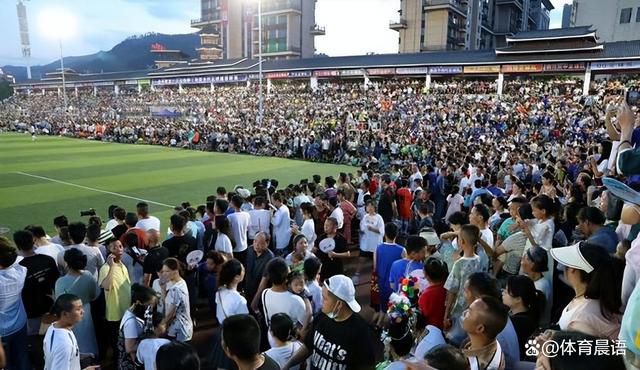 自从今夏加盟皇马后，居勒尔还没有在正式比赛中为球队登场过，他饱受伤病困扰，至今还未完全康复。